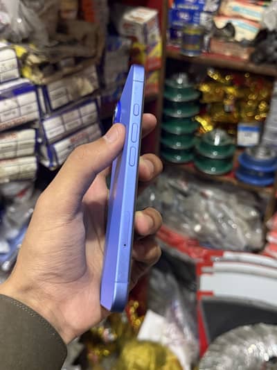 Apple iPhone 16