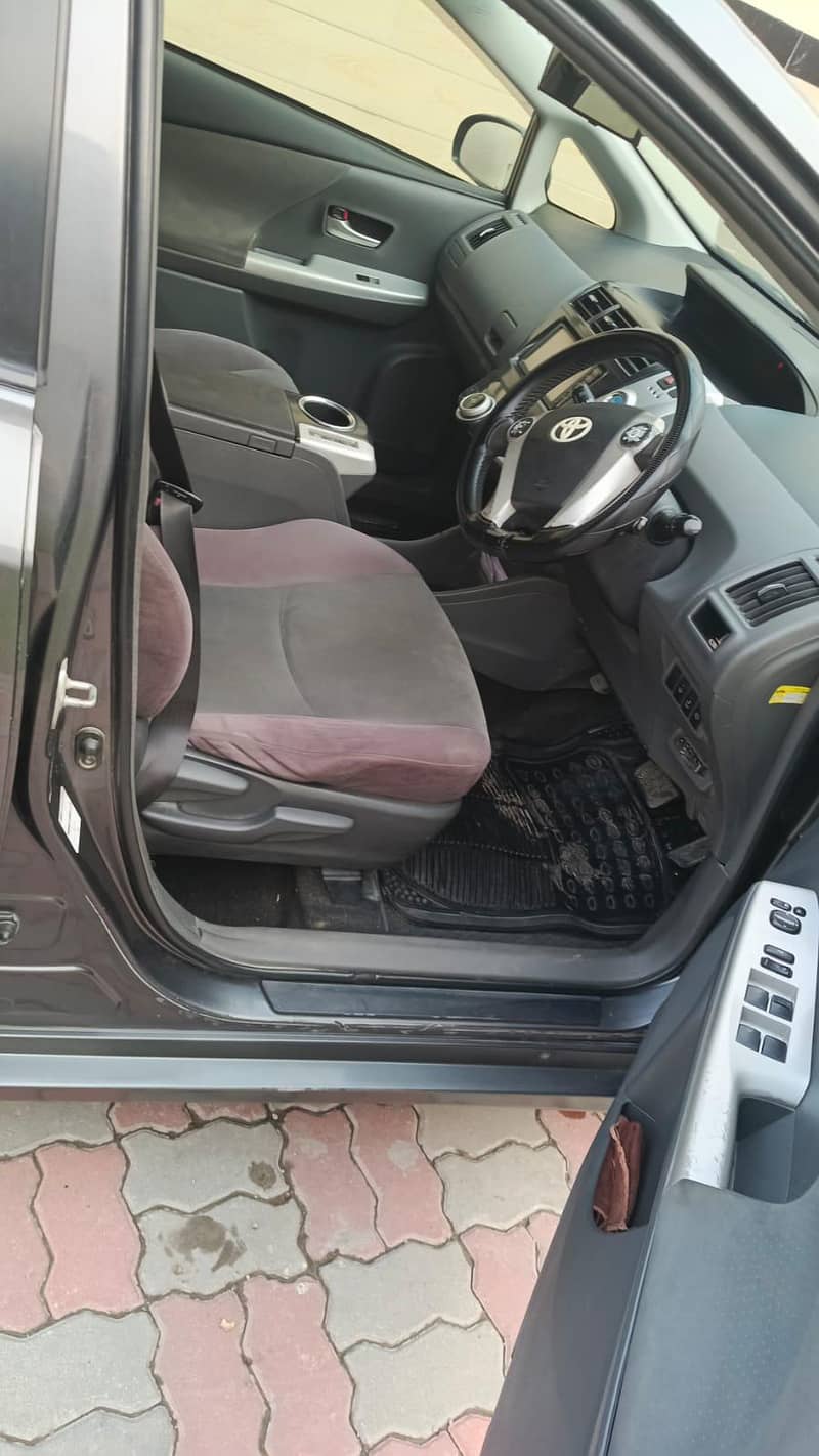 Toyota Prius Alpha 2012 0