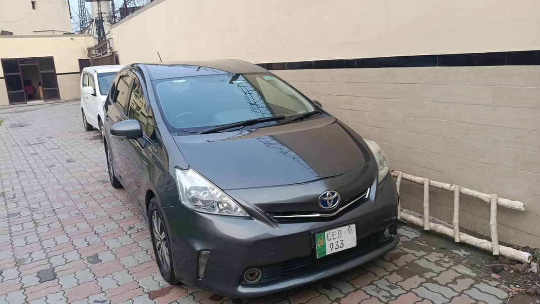 Toyota Prius Alpha 2012 2