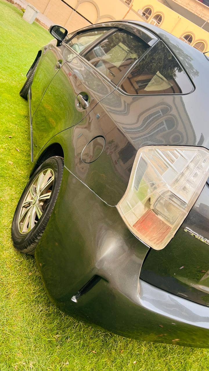Toyota Prius Alpha 2012 4