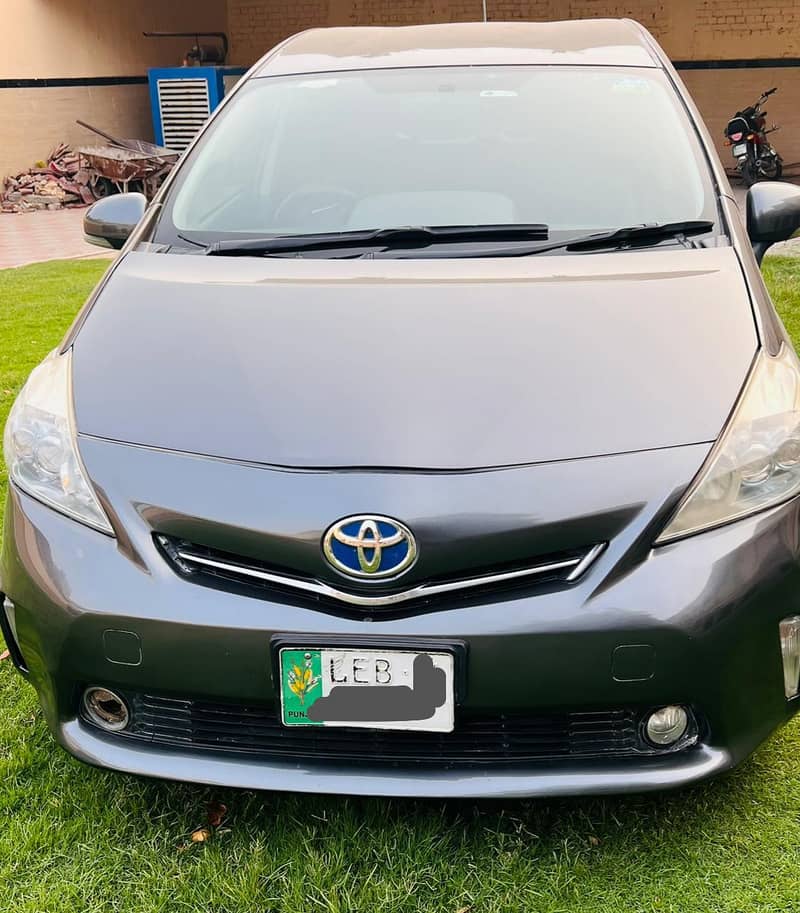 Toyota Prius Alpha 2012 8