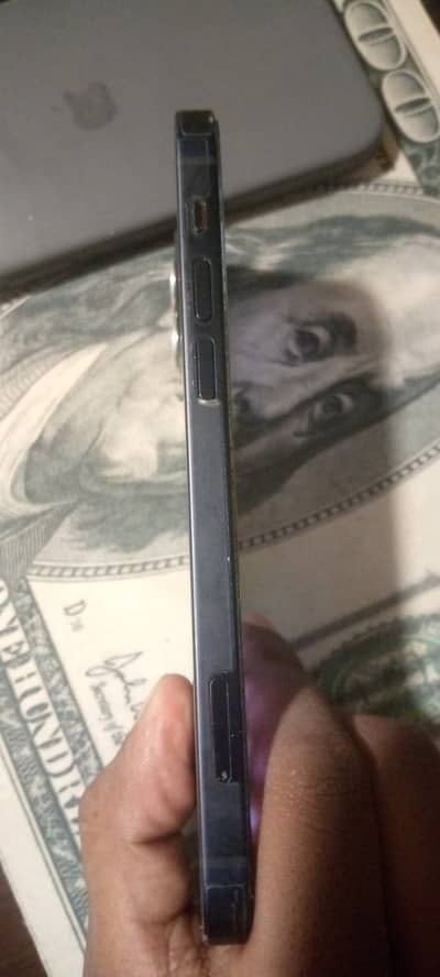 Apple iPhone 12