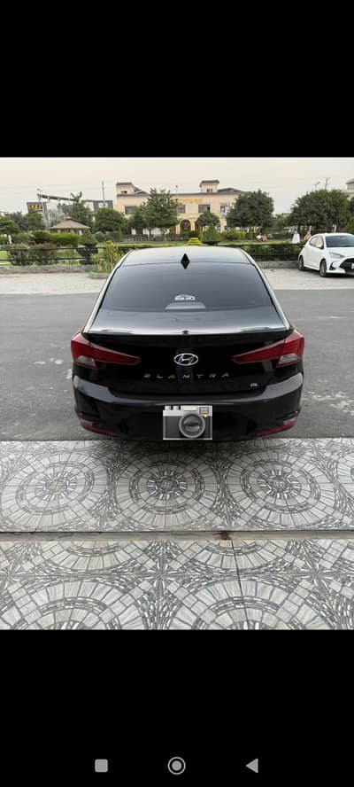 Hyundai Elantra 2022