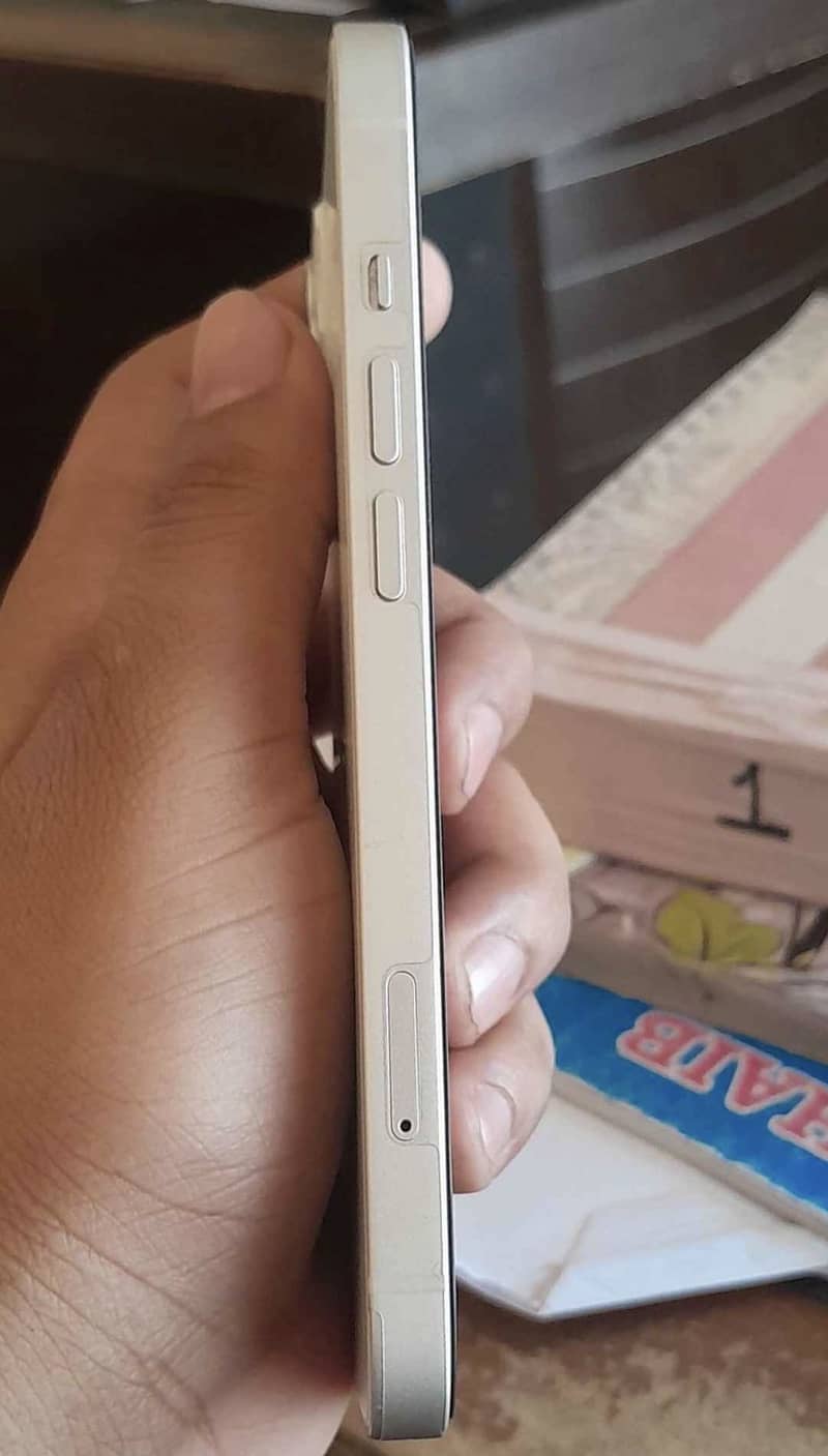 Apple iPhone 13 2