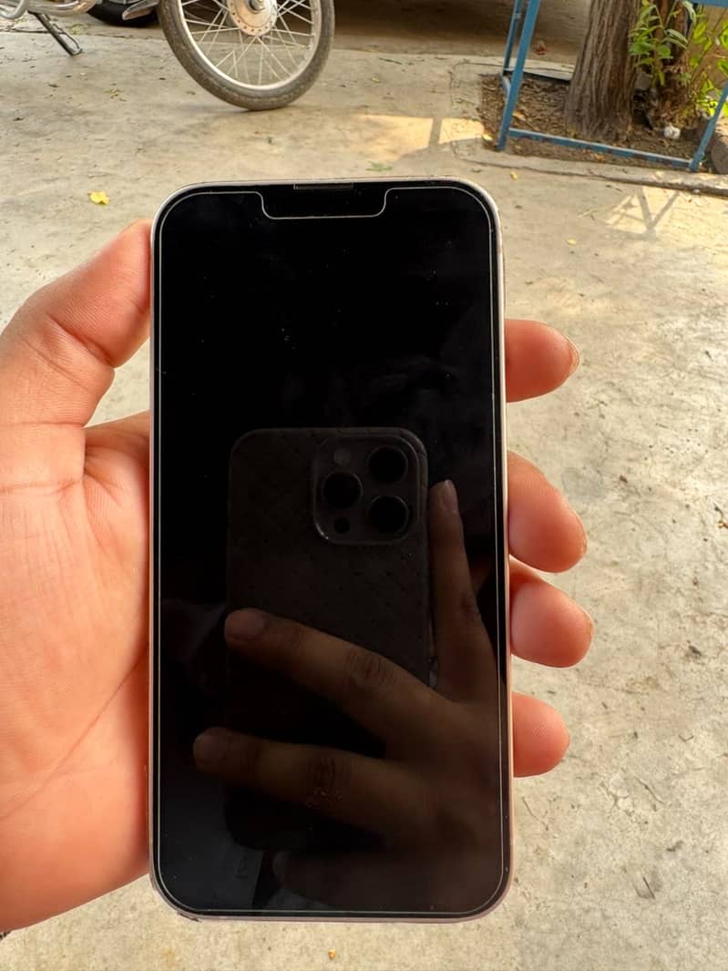 Apple iPhone 13 4