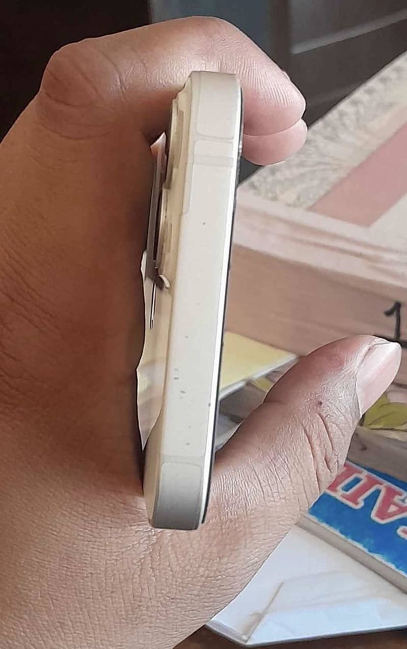Apple iPhone 13 5