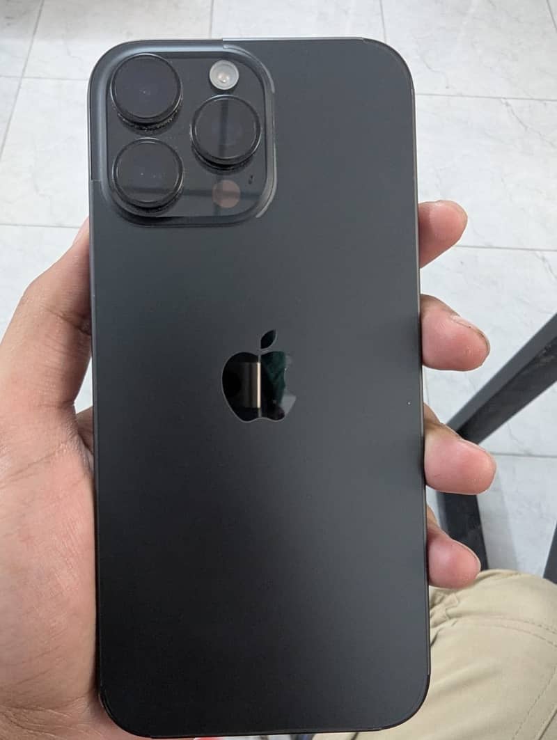 Apple iPhone 16 Pro Max 1