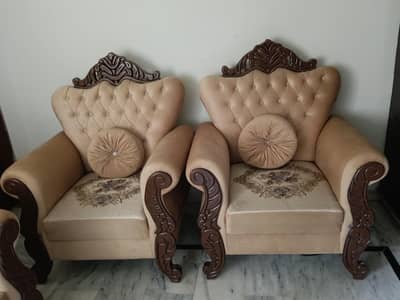 Luxury Sofa set (3+1+1) like new only few months use