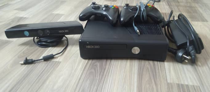 Xbox 360 with games downloaded 2 controller and kinnect from australia