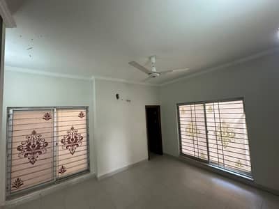 Iqbal Villas 152sq yd Close to Entrance of BTK 3Bed One Unit Villas FOR SALE