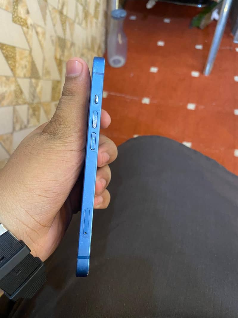 Apple iPhone 13 2