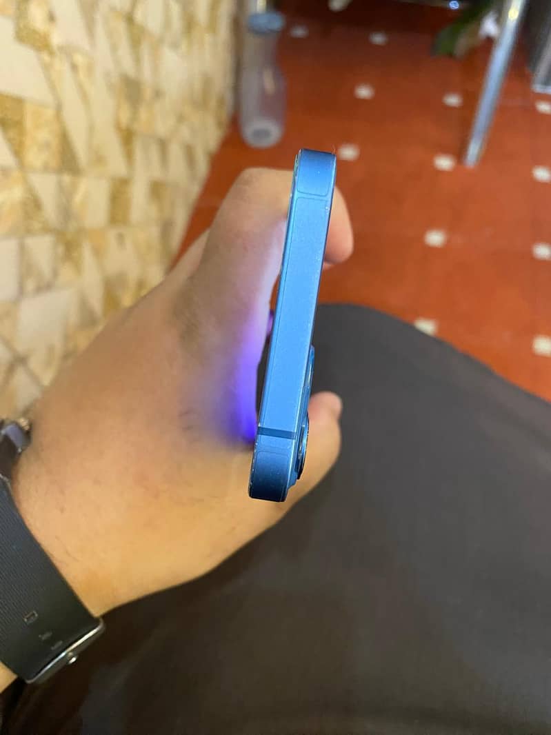 Apple iPhone 13 4