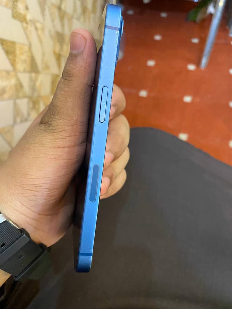 Apple iPhone 13 6