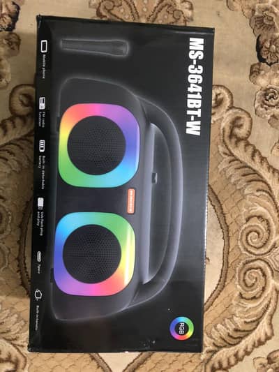 Speaker with mic 
