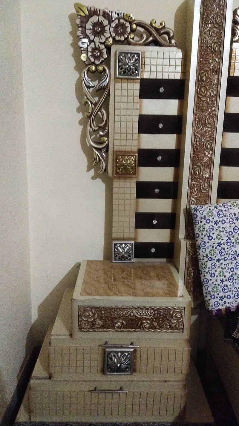 Bed +side table+ dressing table 2