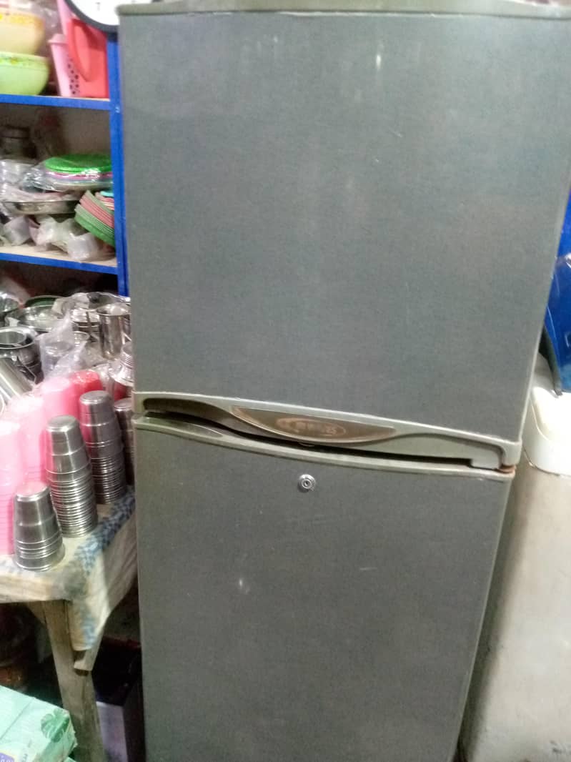 waves medium fridge 0