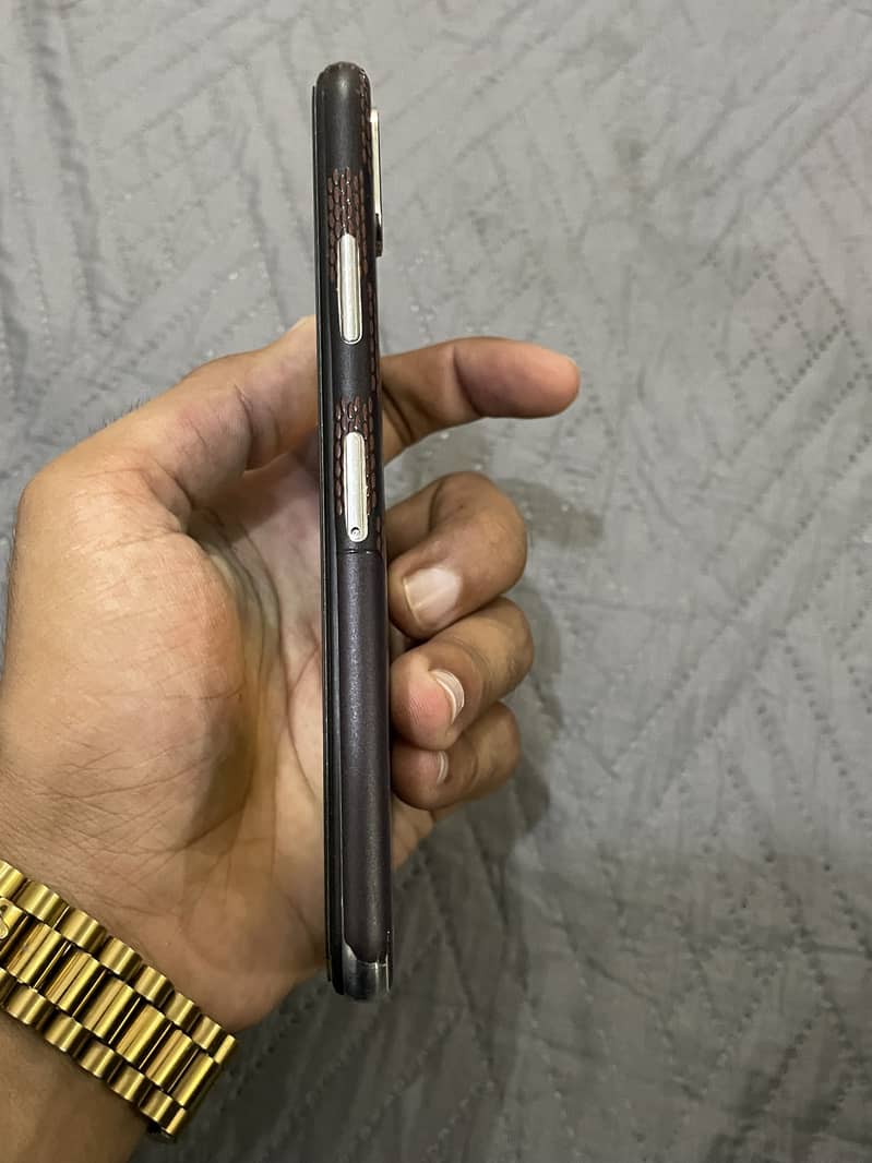 Apple iPhone X 4