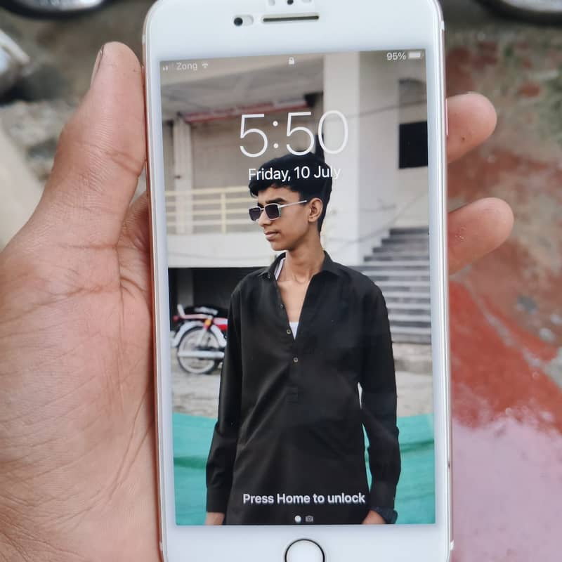 Apple iPhone 7 Plus 0