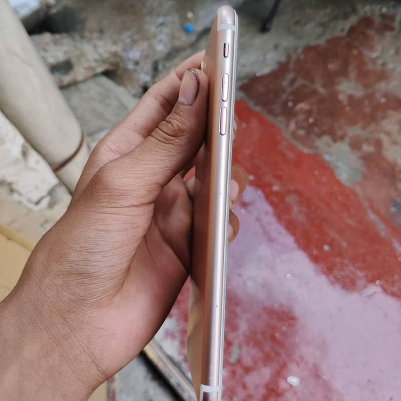 Apple iPhone 7 Plus 6