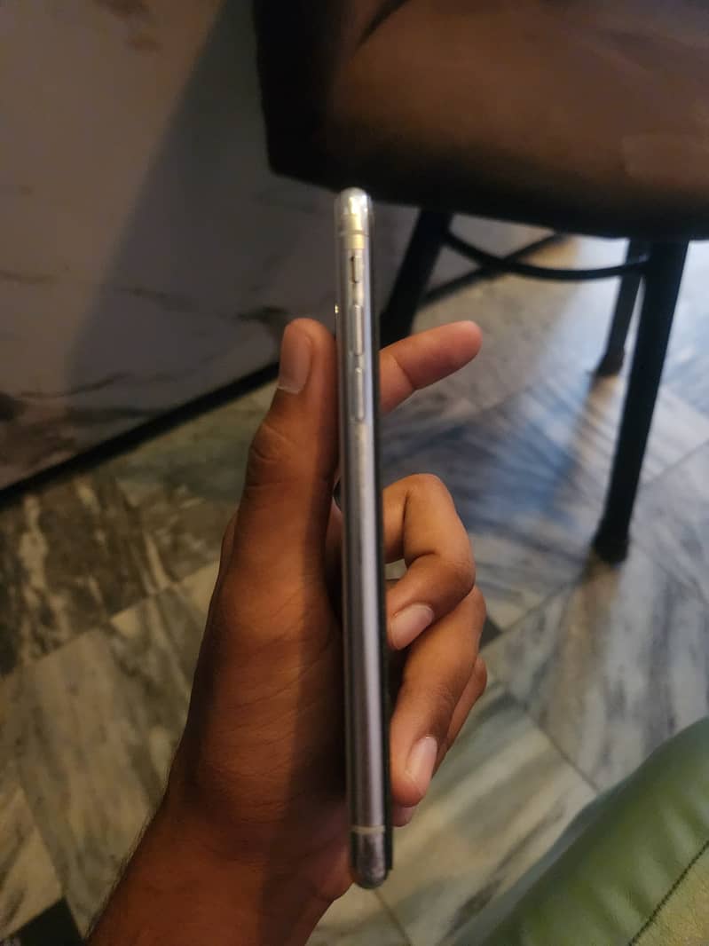 Apple iPhone X 3