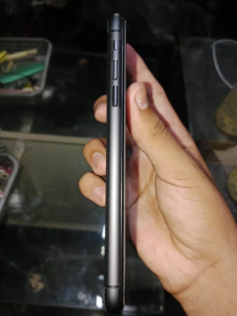 Apple iPhone 11 3