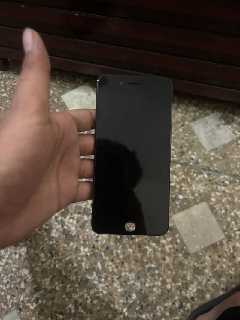 Apple iPhone 8 Plus 3