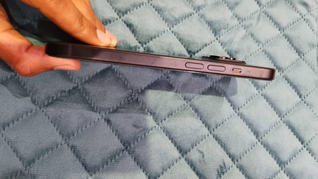 Apple iPhone 15 4