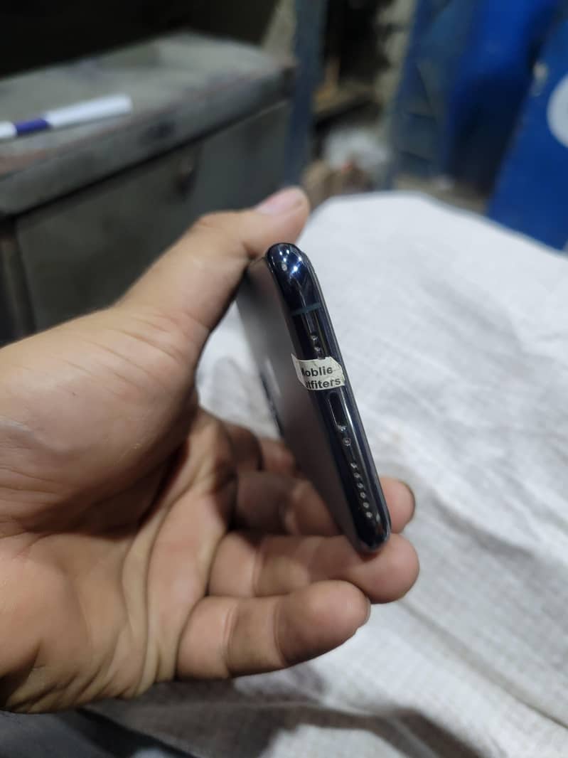 Apple iPhone 11 Pro 1