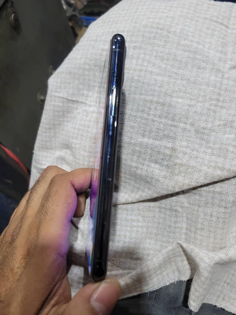 Apple iPhone 11 Pro 2