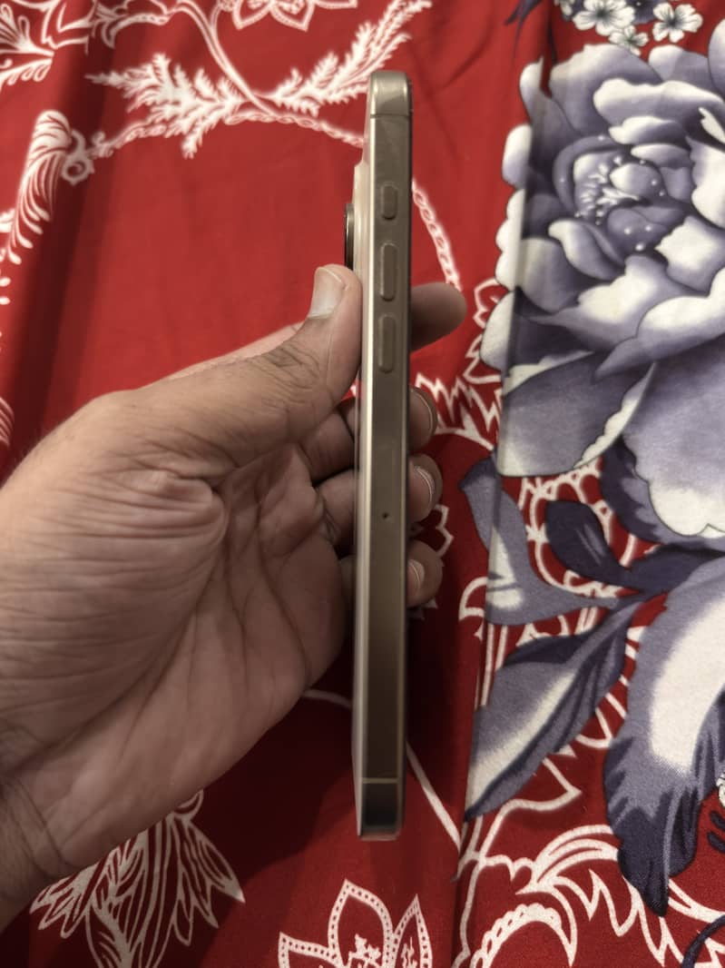 Apple iPhone 16 Pro Max 3