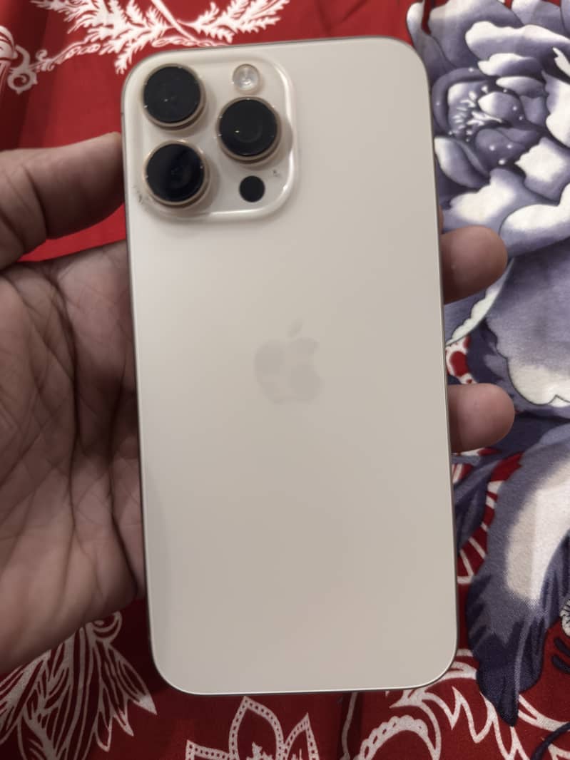 Apple iPhone 16 Pro Max 4