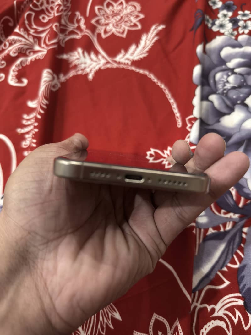 Apple iPhone 16 Pro Max 5
