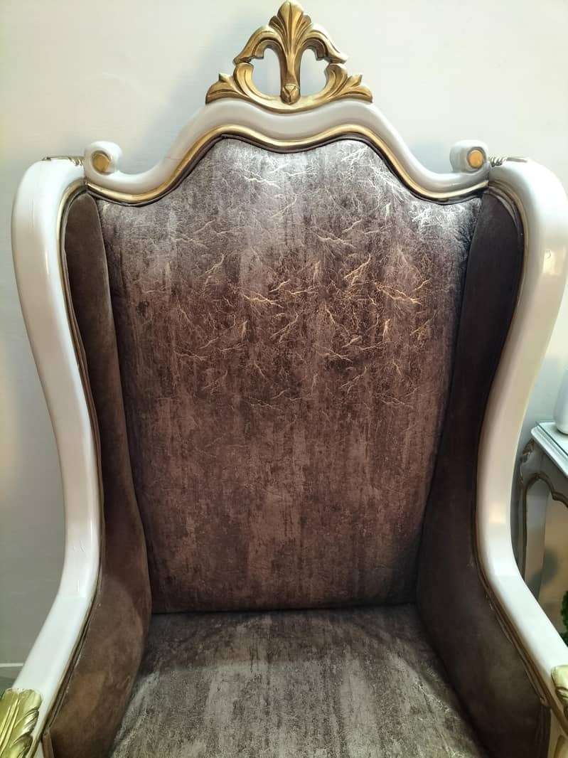 Two sofa chairs with center table 3
