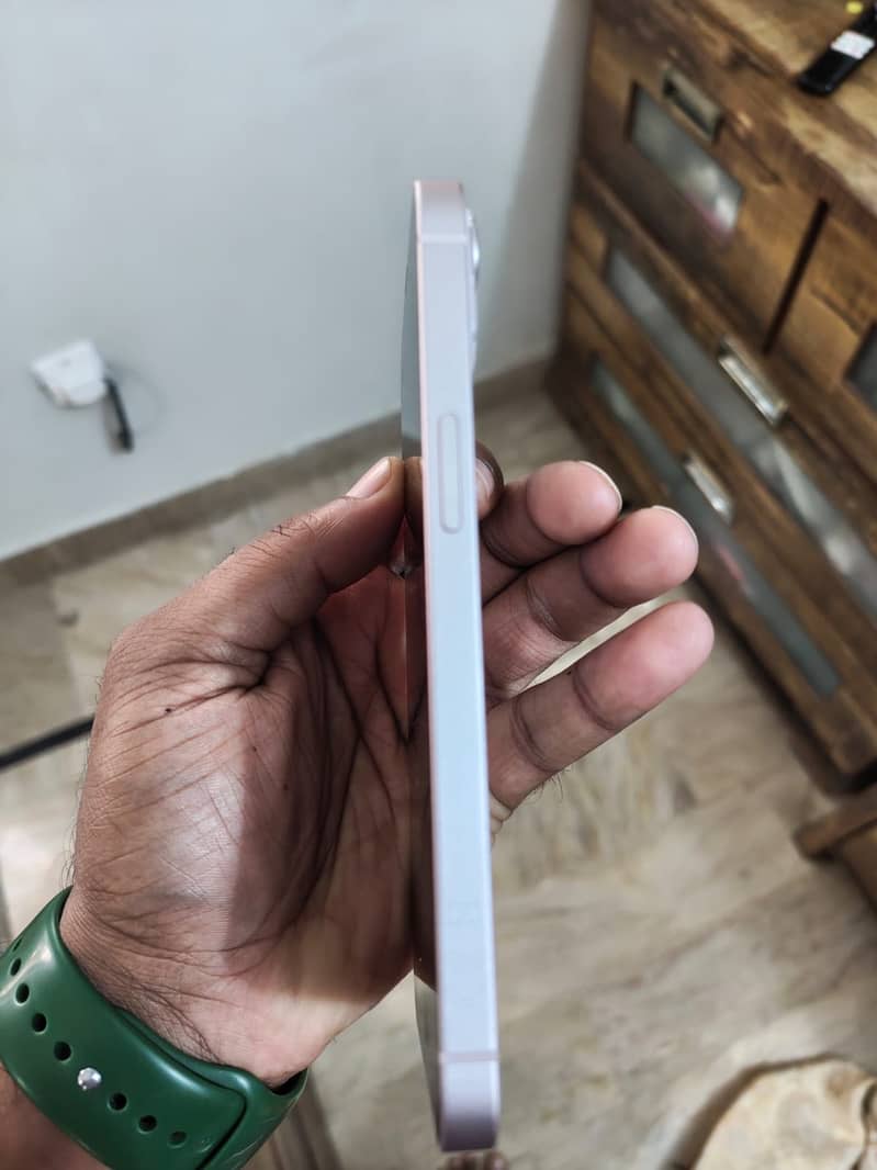Apple iPhone 13 2