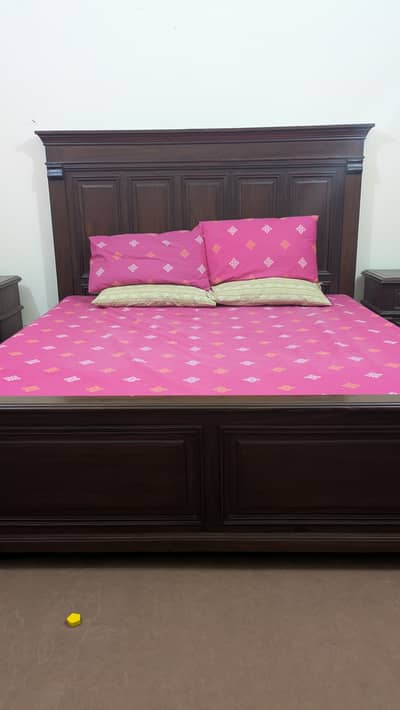 Bed set & Showcase for sale