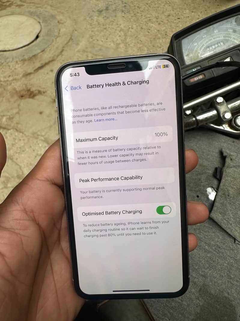 Apple iPhone X 3