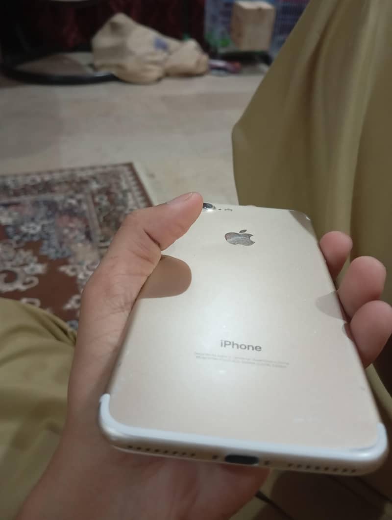 Apple iPhone 7 Plus 2