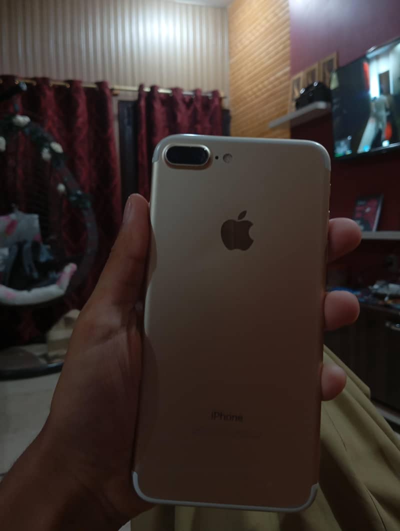 Apple iPhone 7 Plus 5