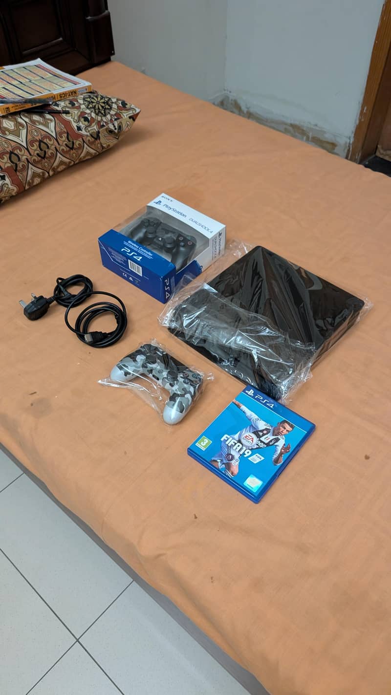 PS4 SLIM SEALED 1