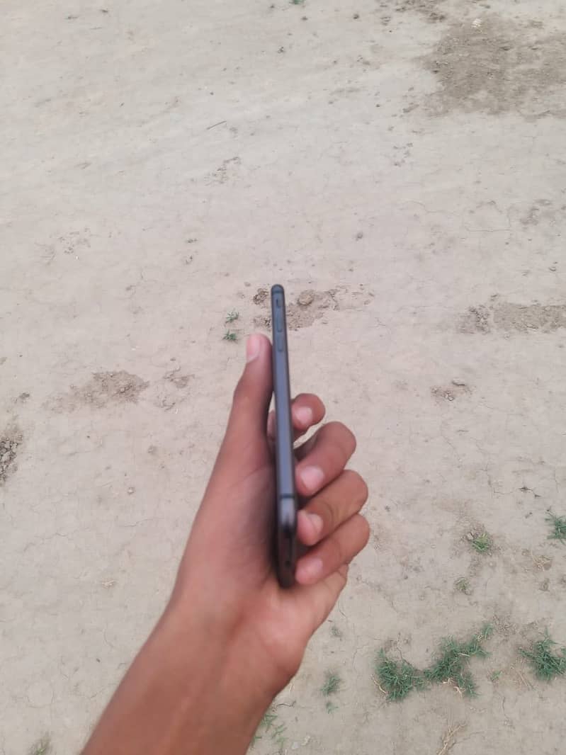 Apple iPhone 8 3