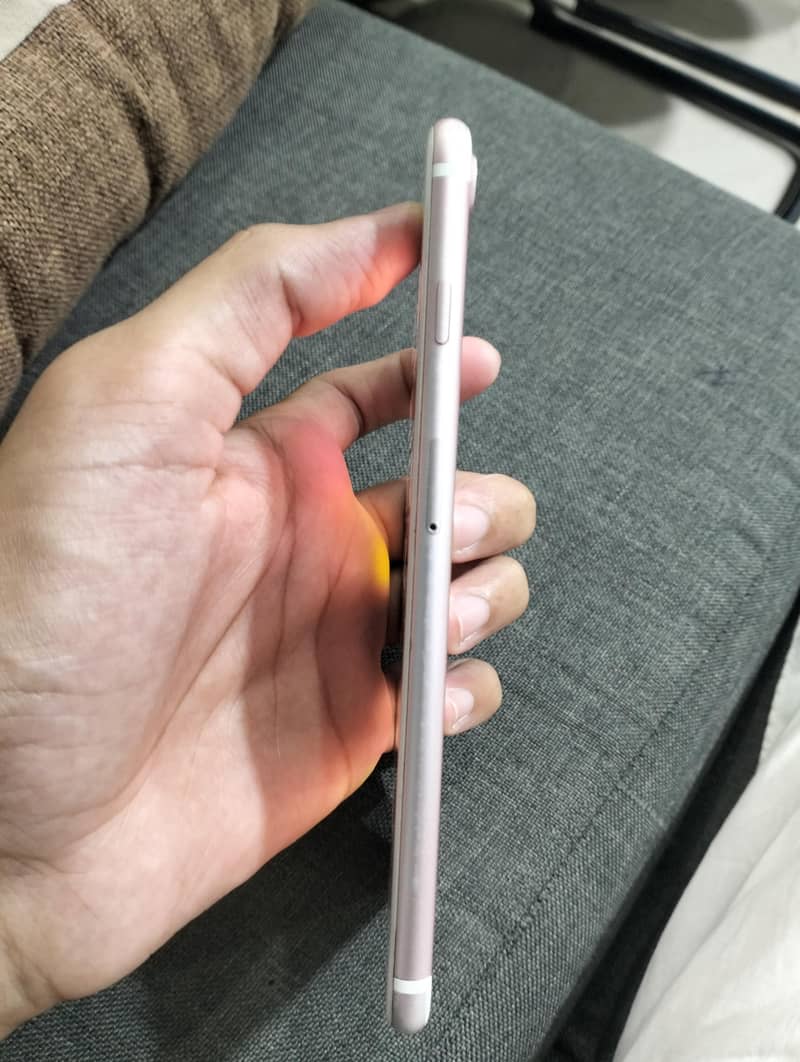 Apple iPhone 7 Plus 3