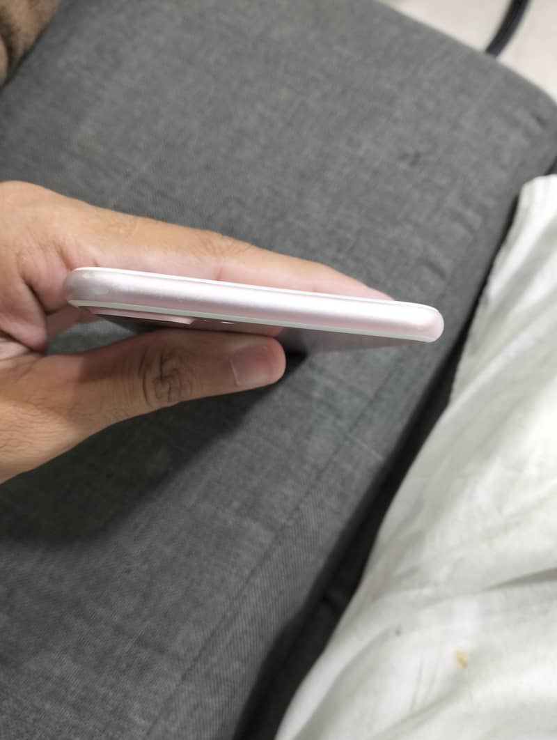 Apple iPhone 7 Plus 4