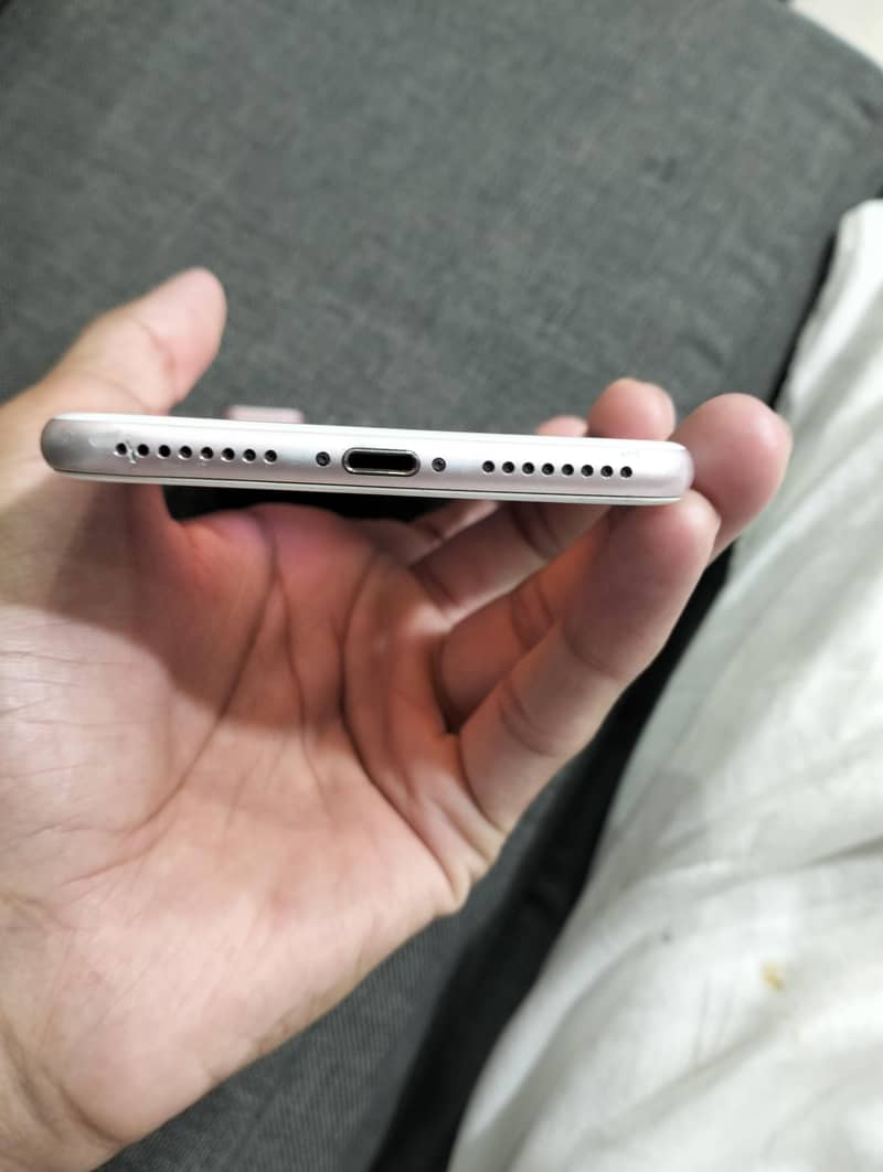 Apple iPhone 7 Plus 5