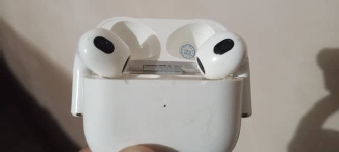 Airpods Pro-3' wireless earbuds white