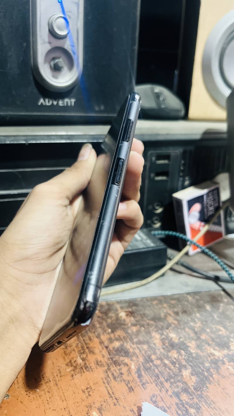 Apple iPhone X 4
