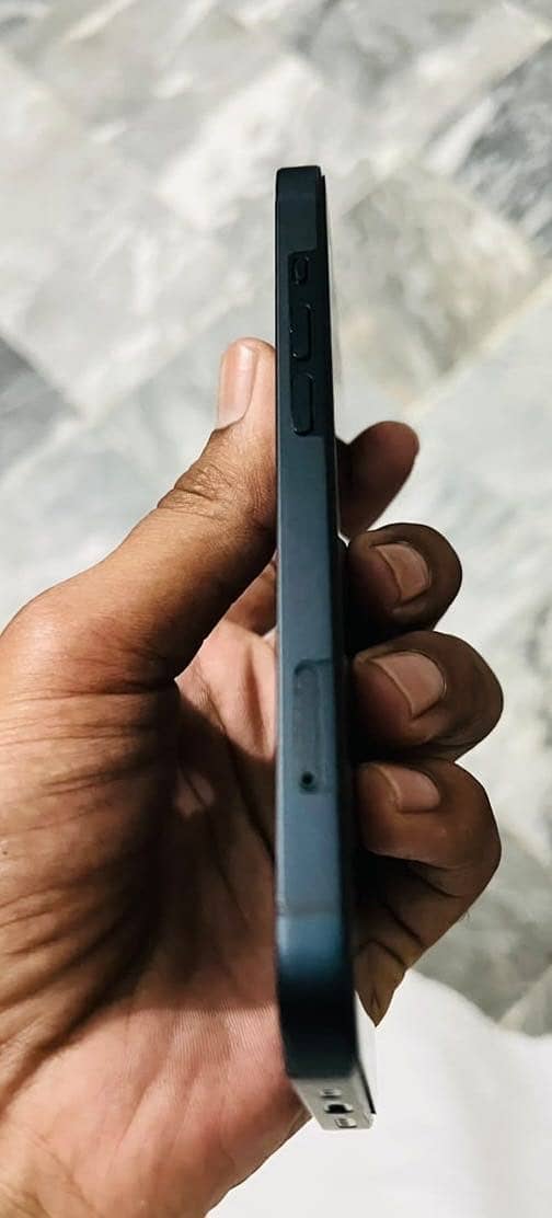 Apple iPhone 13 2