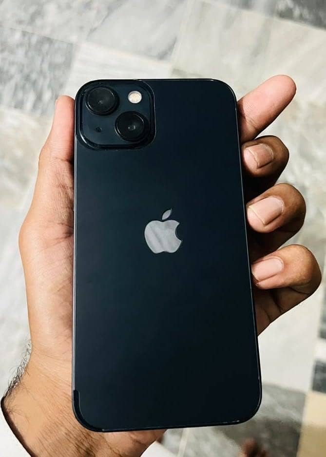 Apple iPhone 13 4