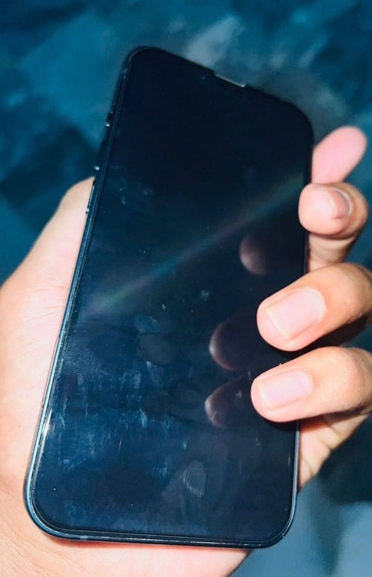 Apple iPhone 13 5