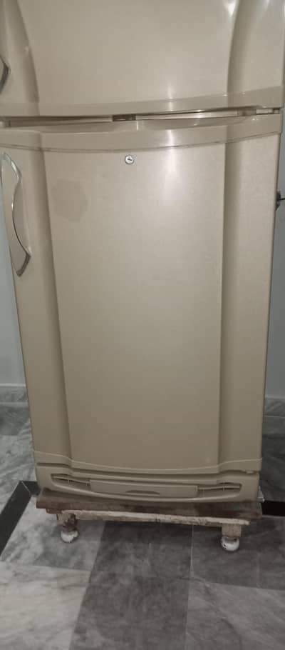 PEL Full Size Refrigerator – Excellent Condition