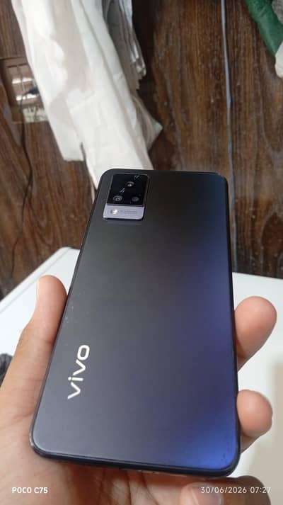 Vivo V21